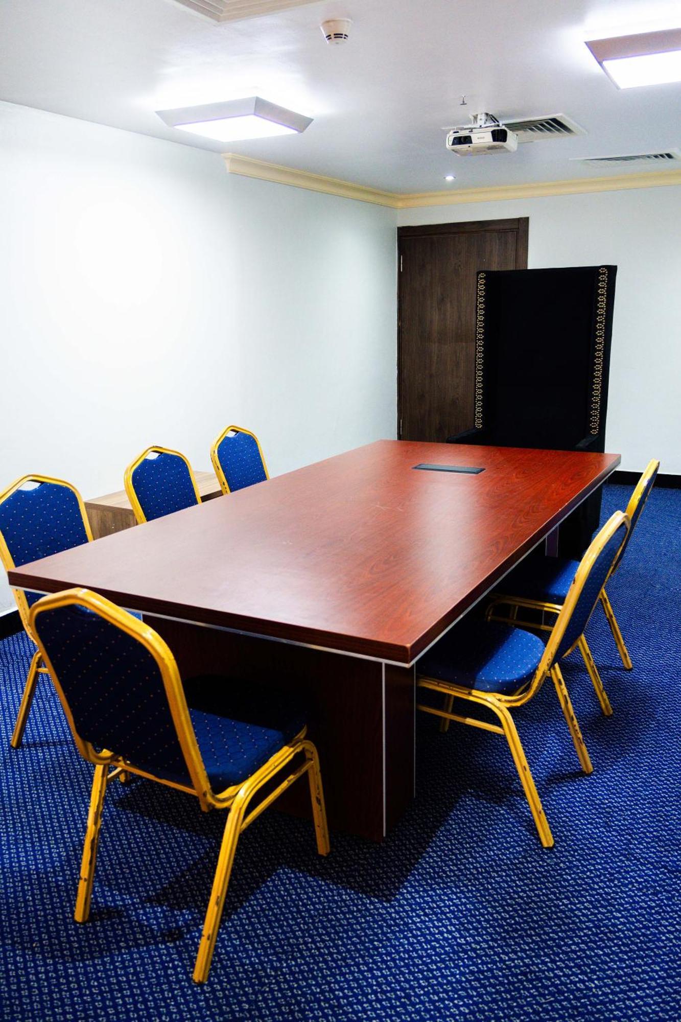 Golden Tulip Dar Es Salaam City Center Hotel Экстерьер фото